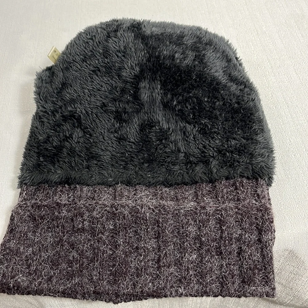 𝅺ski Hat with Pom, purple and cream color check